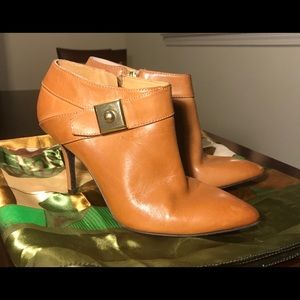 Enzo Angiolini tan ankle boot